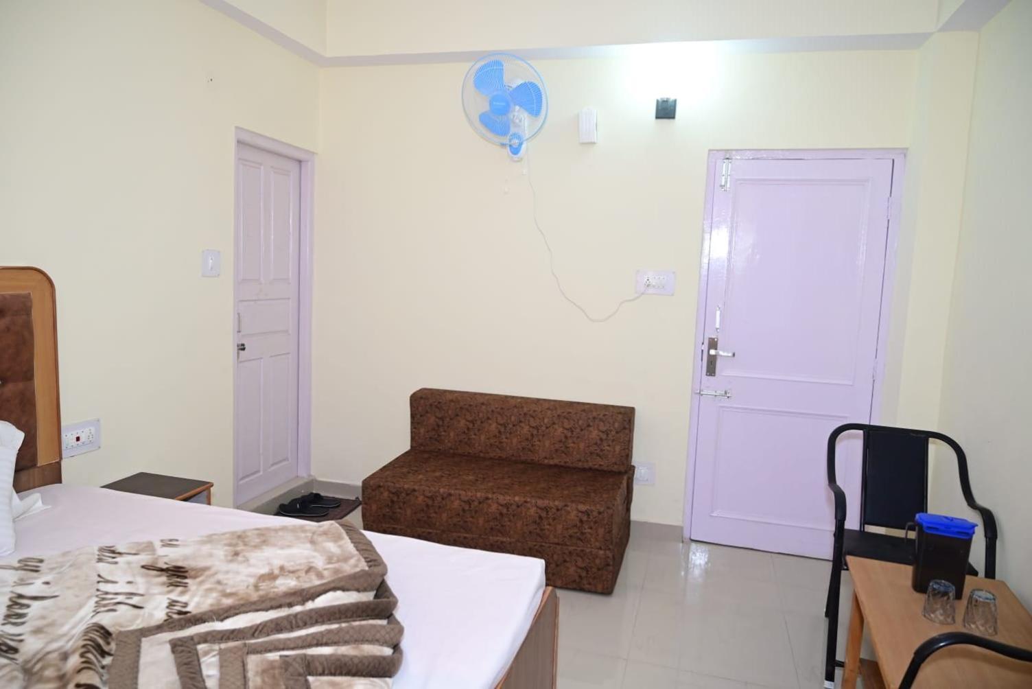 Krishna B&B Near Mall Road Shimla Bagian luar foto